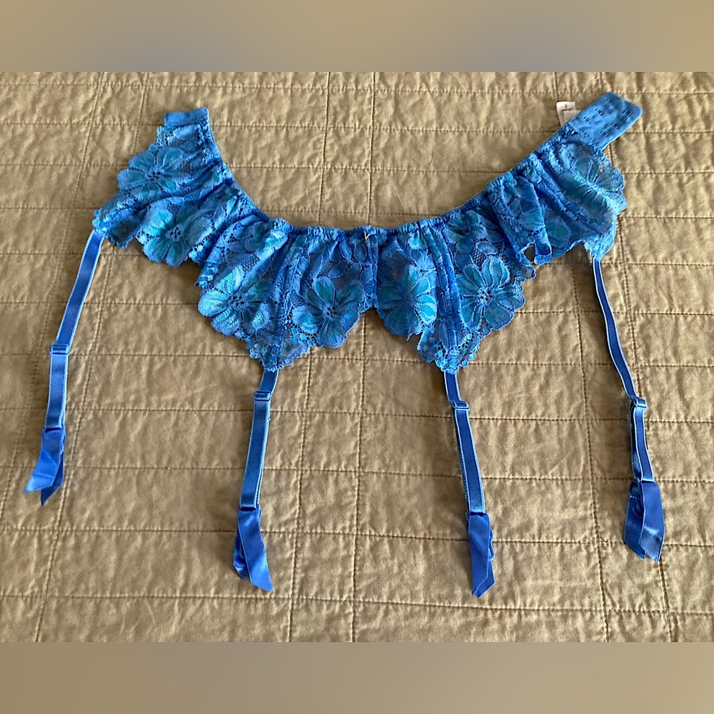 2/$15- Victoria’s Secret - Blue lace Garter Belt - Size S
